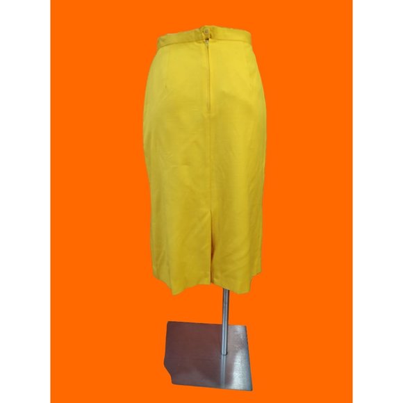 1980's Golden Yellow Saddlebred Linen Skirt Suit - Picture 12 of 16